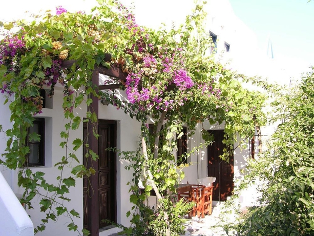 Imagen de los exteriores del Hotel SANTORINI REFLEXIONS SEA. Foto 8