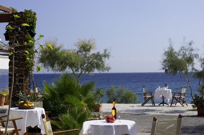 Imagen de los exteriores del Hotel SANTORINI REFLEXIONS SEA. Foto 9