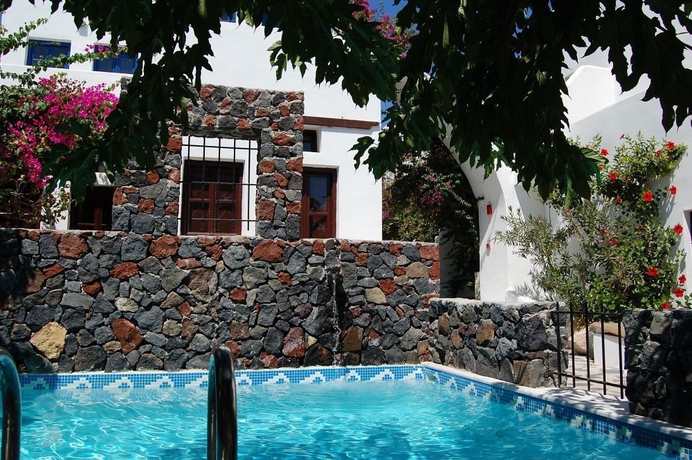 Imagen de la piscina del Hotel SANTORINI REFLEXIONS SEA. Foto 12