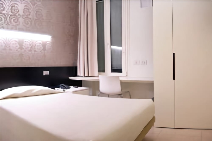 Imagen de la habitación del Hotel SAVOY HOTEL PARMA. Foto 11