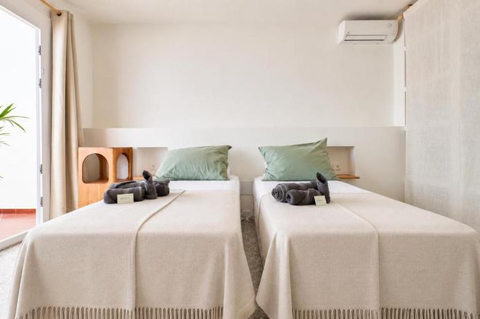 Imagen de la habitación del Hotel S'Algaret. Foto 3