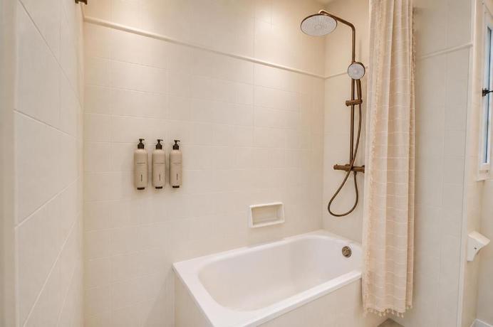Imagen de la habitación del Hotel S'Algaret. Foto 8