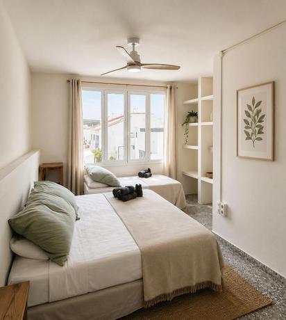 Imagen de la habitación del Hotel S'Algaret. Foto 9