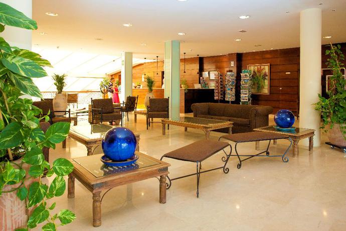 Imagen de los interiores del Hotel SBH Royal Mónica. Foto 11