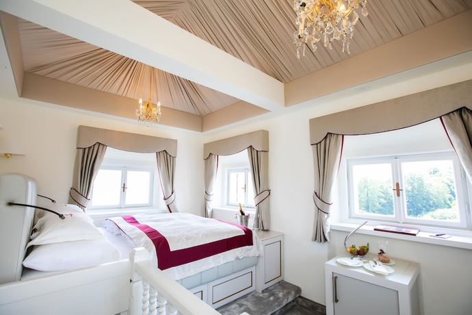 Imagen de la habitación del Hotel SCHLOSS MONCHSTEIN. Foto 3