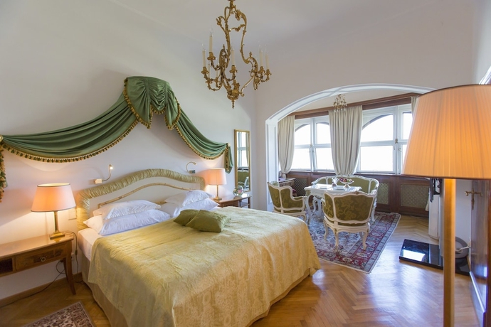 Imagen de la habitación del Hotel SCHLOSS MONCHSTEIN. Foto 9