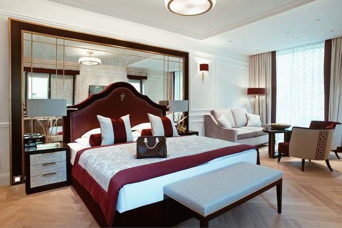 Imagen de la habitación del Hotel SCHLOSS MONCHSTEIN. Foto 11