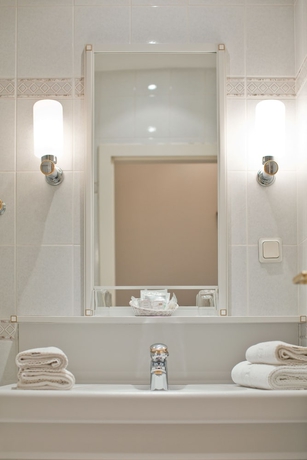 Imagen de la habitación del Hotel SCHWALBE. Foto 7