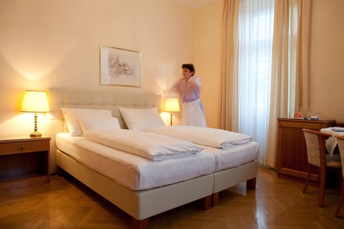 Imagen de la habitación del Hotel SCHWALBE. Foto 9