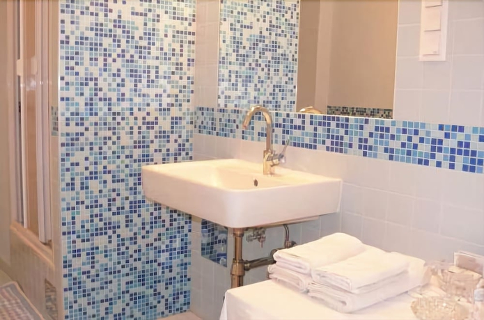 Imagen de la habitación del Hotel SCHWALBE. Foto 16