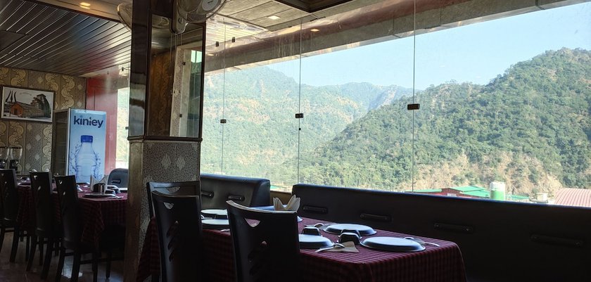 Imagen del bar/restaurante del Hotel SE Grand Aryavart. Foto 6