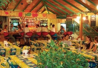 Imagen del bar/restaurante del Hotel SEDA APART. Foto 3