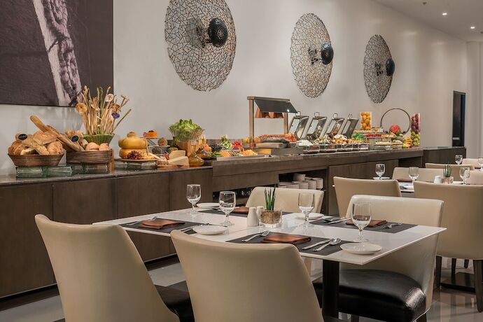 Imagen del bar/restaurante del Hotel SEDA ATRIA. Foto 17