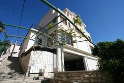 Imagen general del Hotel SEGET ESTATE Beachfront Oasis & Tradition. Foto 1