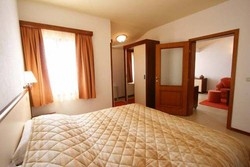 Imagen general del Hotel SEGET ESTATE Beachfront Oasis & Tradition. Foto 3