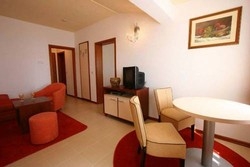 Imagen general del Hotel SEGET ESTATE Beachfront Oasis & Tradition. Foto 4