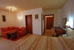 Imagen general del Hotel SEGET ESTATE Beachfront Oasis & Tradition. Foto 5