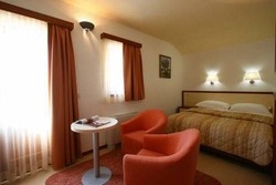 Imagen general del Hotel SEGET ESTATE Beachfront Oasis & Tradition. Foto 6
