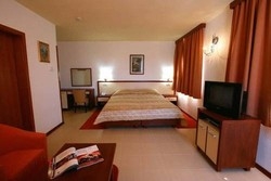 Imagen general del Hotel SEGET ESTATE Beachfront Oasis & Tradition. Foto 10