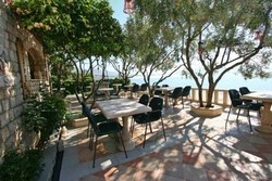 Imagen general del Hotel SEGET ESTATE Beachfront Oasis & Tradition. Foto 11