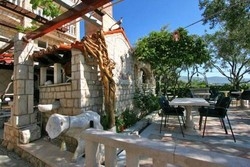Imagen general del Hotel SEGET ESTATE Beachfront Oasis & Tradition. Foto 13