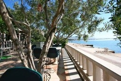 Imagen general del Hotel SEGET ESTATE Beachfront Oasis & Tradition. Foto 14