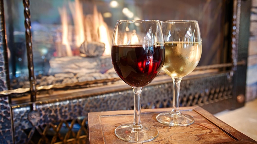 Imagen del bar/restaurante del Hotel SFO El Rancho Inn, SureStay Collection By Best Western. Foto 8