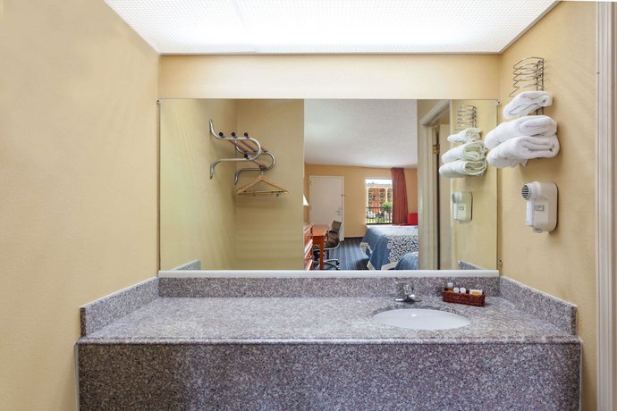 Imagen de la habitación del Hotel SHELBY INN. Foto 11