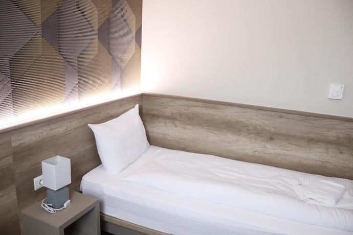Imagen de la habitación del Hotel SHM-Mostar. Foto 7