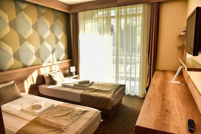 Imagen de la habitación del Hotel SHM-Mostar. Foto 8