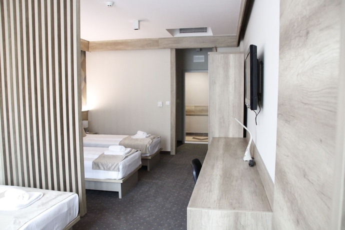 Imagen de la habitación del Hotel SHM-Mostar. Foto 9