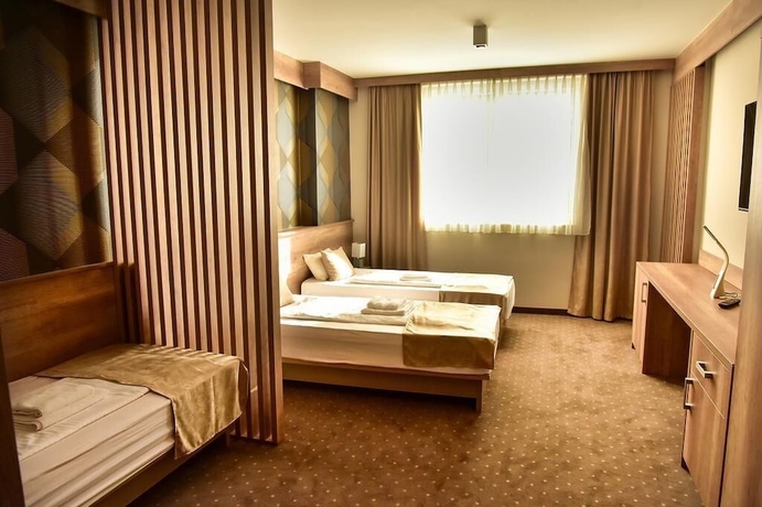 Imagen de la habitación del Hotel SHM-Mostar. Foto 10