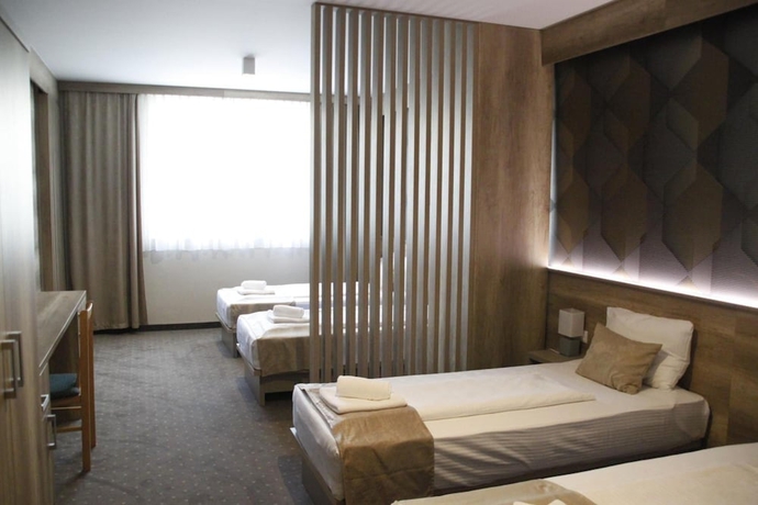 Imagen de la habitación del Hotel SHM-Mostar. Foto 17