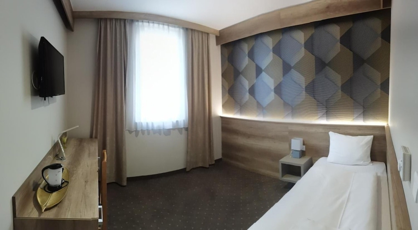 Imagen de la habitación del Hotel SHM-Mostar. Foto 18