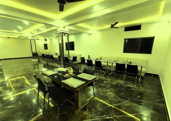 Imagen del bar/restaurante del Hotel SHREE SIDDHI VINAYAK HOTEL and RESTAURANT. Foto 6