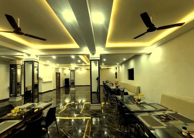 Imagen del bar/restaurante del Hotel SHREE SIDDHI VINAYAK HOTEL and RESTAURANT. Foto 7