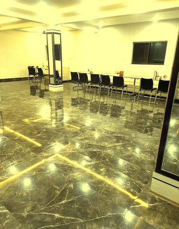 Imagen del bar/restaurante del Hotel SHREE SIDDHI VINAYAK HOTEL and RESTAURANT. Foto 11