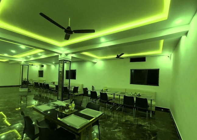 Imagen del bar/restaurante del Hotel SHREE SIDDHI VINAYAK HOTEL and RESTAURANT. Foto 14