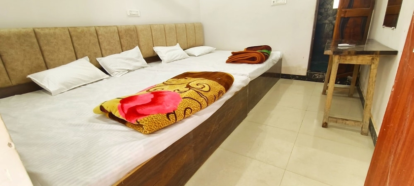 Imagen de la habitación del Hotel SHRI AYODHYA DHAM HOTEL AND RESTAURANT. Foto 8