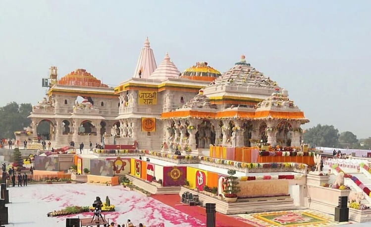 Imagen de la habitación del Hotel SHRI AYODHYA DHAM HOTEL AND RESTAURANT. Foto 11