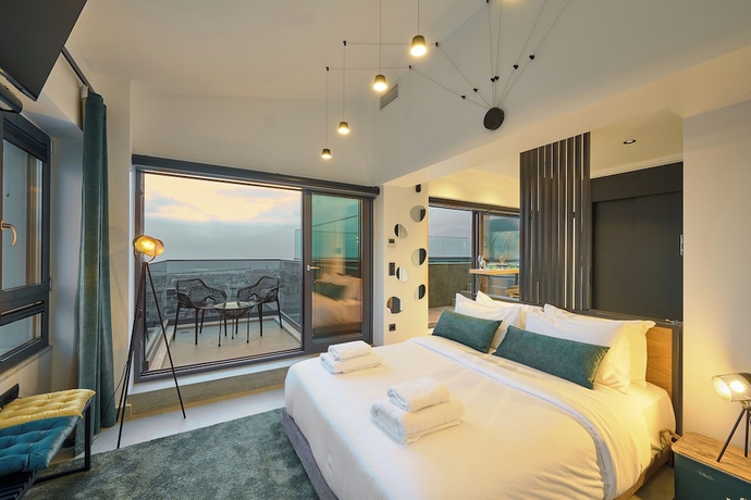Imagen de la habitación del Hotel SIGMA Suites. Foto 3