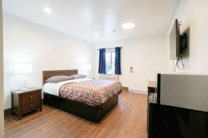 Imagen de la habitación del Hotel SIGNAL HILL MOTEL. Foto 18