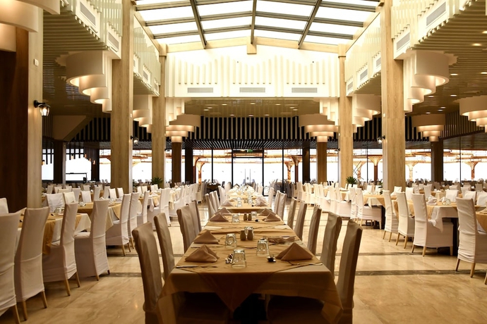 Imagen del bar/restaurante del Hotel SIRENA BEACH RESORT and SPA. Foto 5