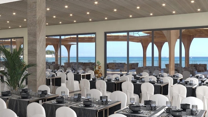 Imagen del bar/restaurante del Hotel SIRENA BEACH RESORT and SPA. Foto 6
