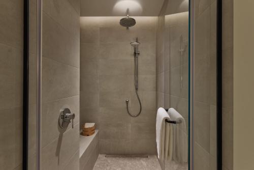 Imagen de la habitación del Hotel SIRO Porto Montenegro. Foto 14
