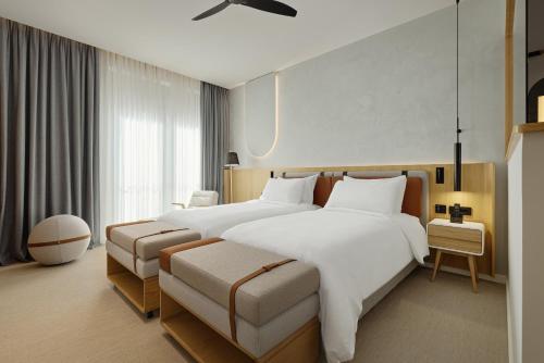 Imagen de la habitación del Hotel SIRO Porto Montenegro. Foto 16