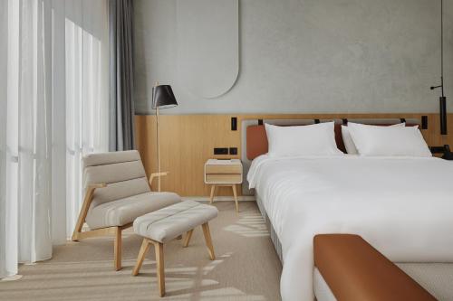 Imagen de la habitación del Hotel SIRO Porto Montenegro. Foto 17