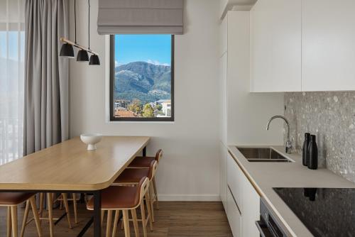 Imagen de la habitación del Hotel SIRO Porto Montenegro. Foto 18