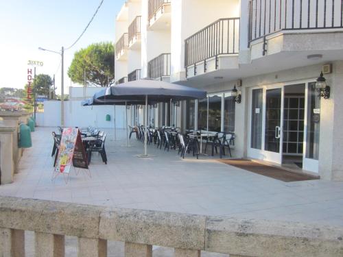 Imagen de los exteriores del Hotel SIXTO. Foto 5