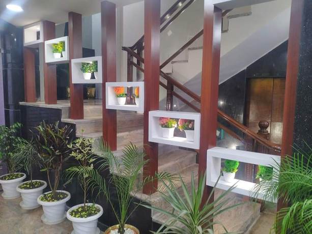 Imagen de los interiores del Hotel SJR. Foto 8